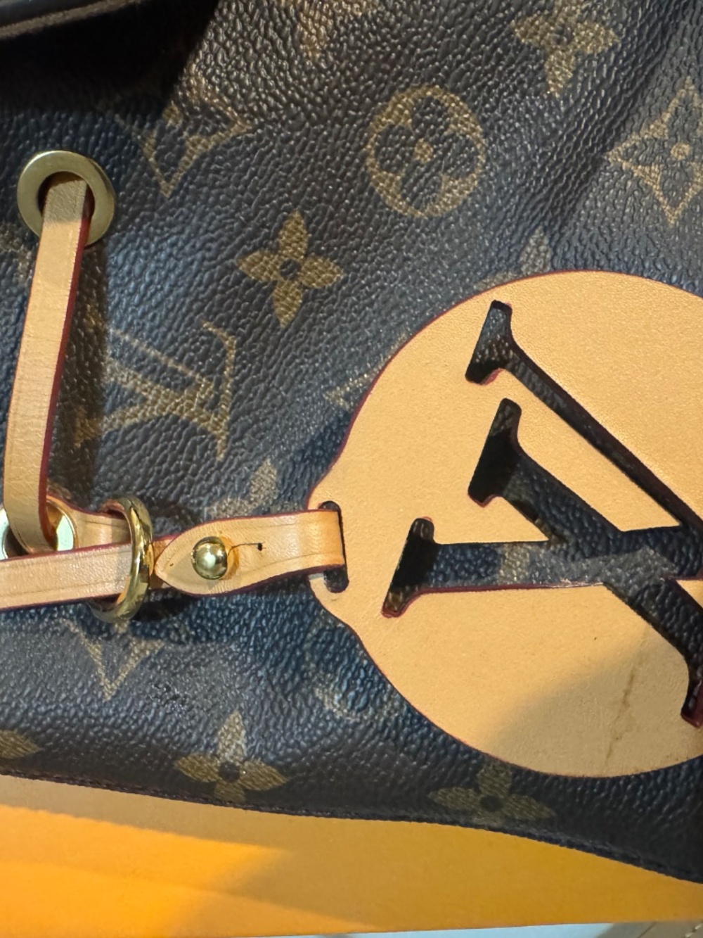 LOUIS VUITTON Monogram Montsouris PM - Picture 8 of 10